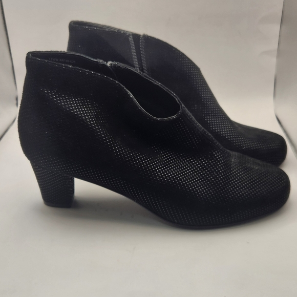 David Tate Black Heeled Boots with Streamlined Design - Picture 1 of 10